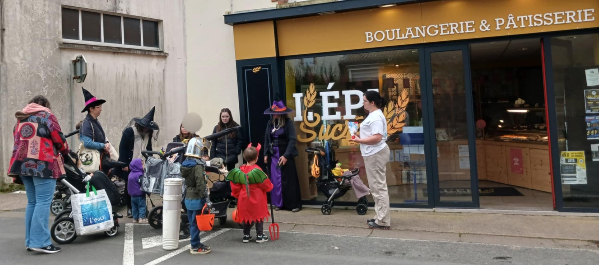 Balade d'halloween chez les commerçants